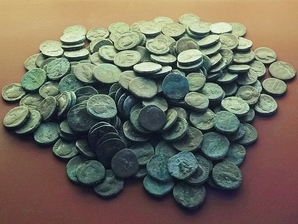 積み重ねた硬貨