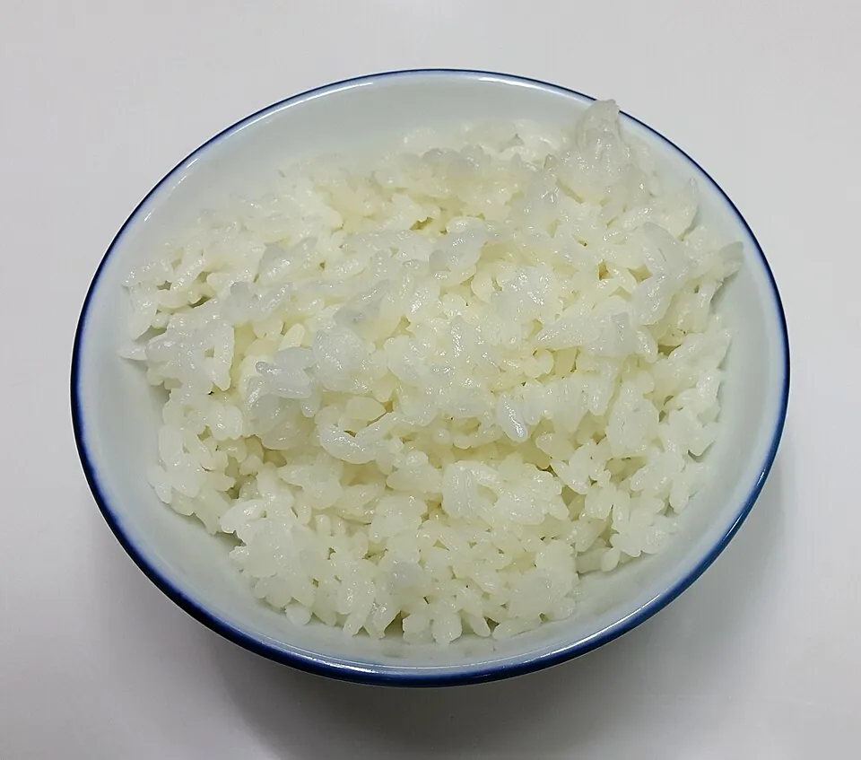 茶わんに盛ったご飯