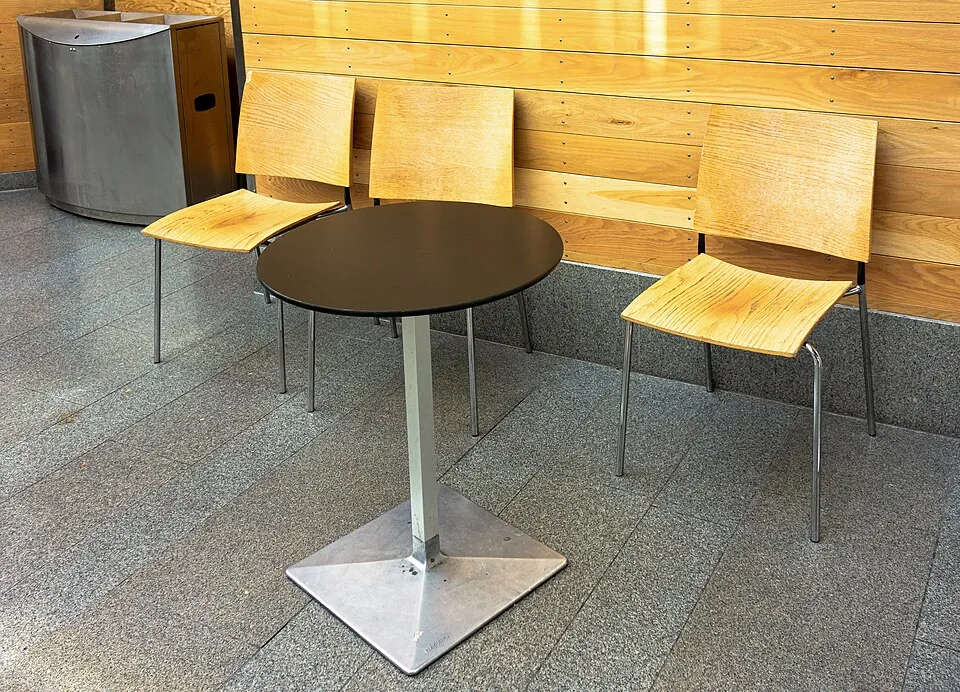 Chairs and a table at a café in the Kampenhof bus terminal in Uddevalla, Sweden.